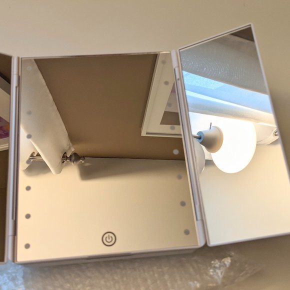 Impressions Vanity TOUCH TRIFOLD LED MAKEUP MIRROR WITH VANITY ORGANIZER - Picture 6 of 9